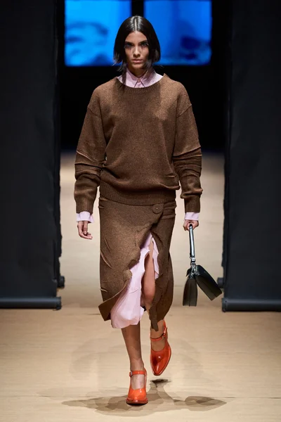 Look 14